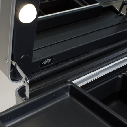 Luminous lenses on New Evo make-up case. Luminous lenses on New Evo make-up case.