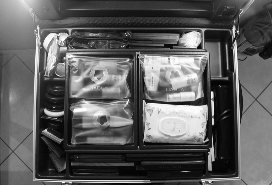 Why get a portable makeup station with lights