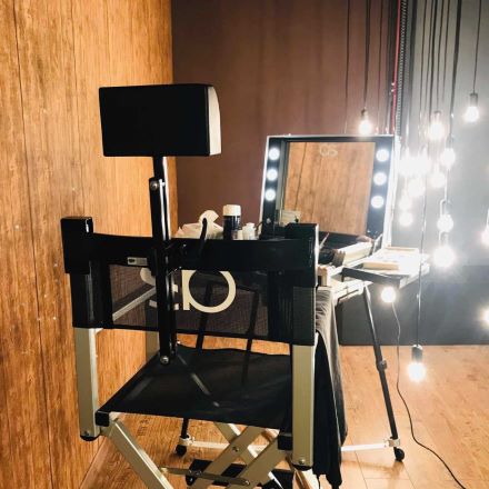Makeup artist chair with headrest and makeup case with lights